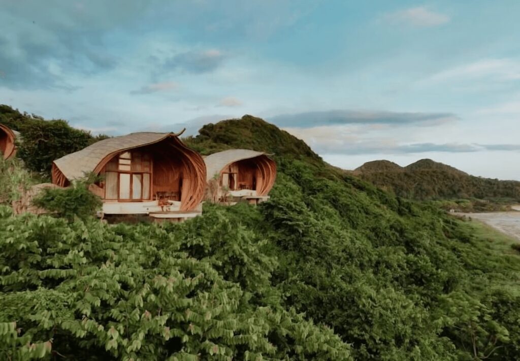 The bamboo villas at Kini Resort - an eco-hotel in Sumbawa for surfers