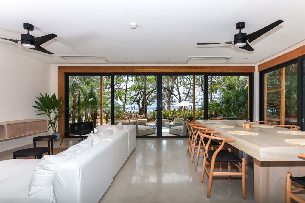 A spacious lounge overlooking a swimming pool at Hotel Nantipa