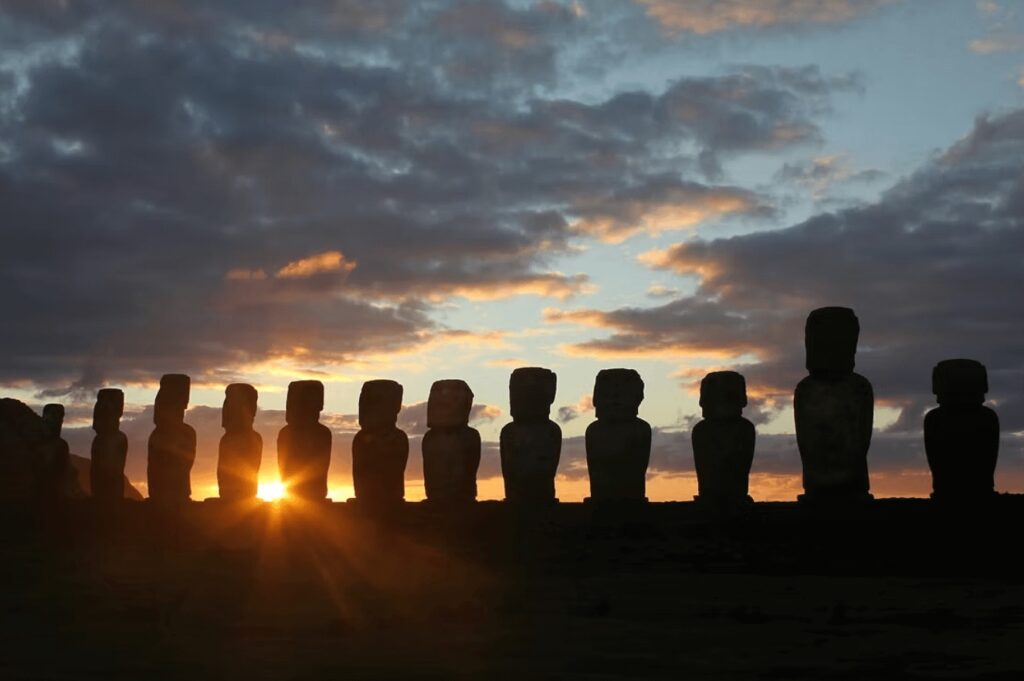 Scuba diving in Easter Island: Silhouettes of moai statues at sunset