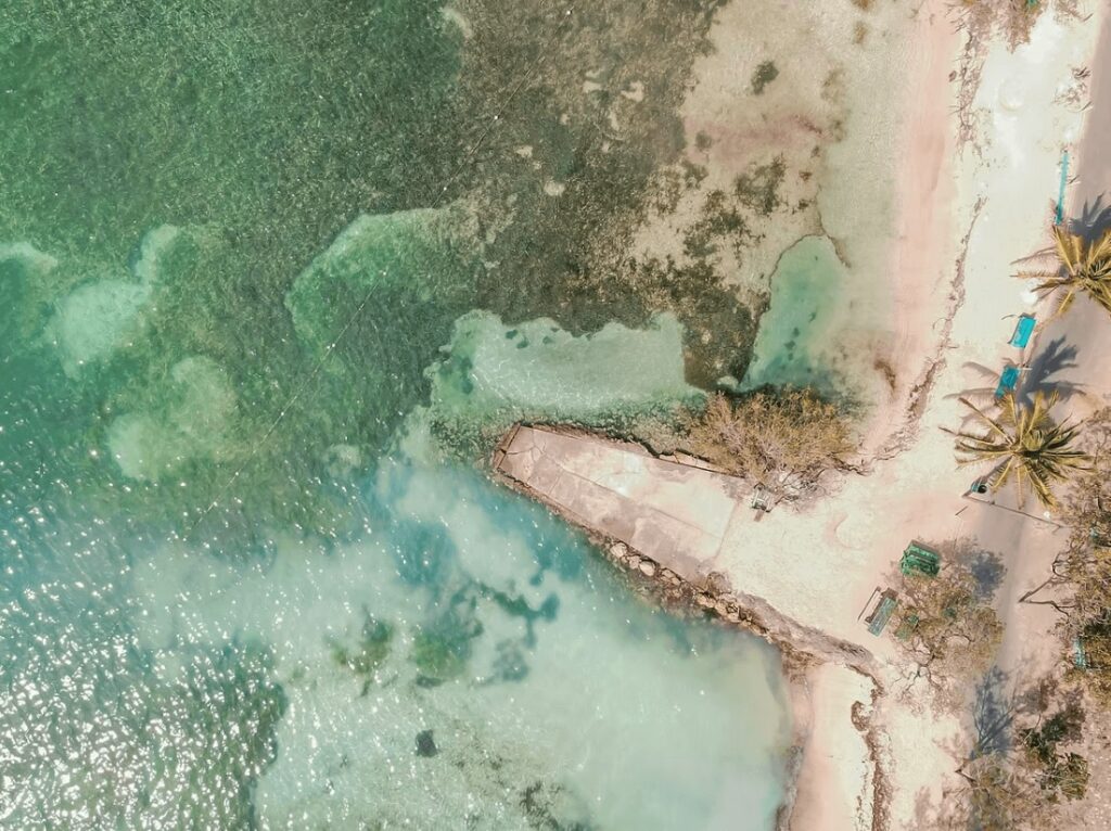 Scuba diving in Honduras: A bird's eye view of a jetty jutting into the Caribbean Sea