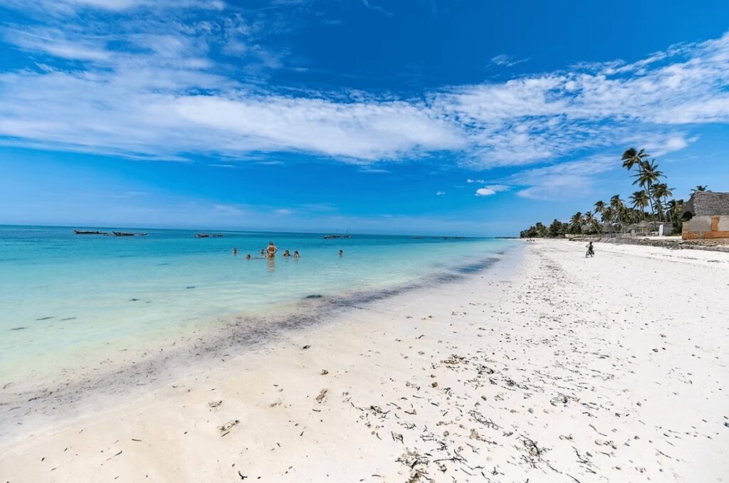 Scuba diving in Tanzania: A white sandy beach extends in front of an eco-friendly resort in Zanzibar