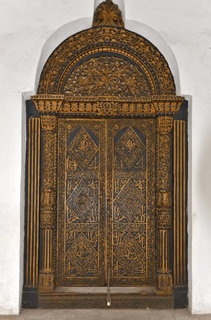 Scuba diving in Tanzania: A beautifully carved door in Stone Town, Zanzibar