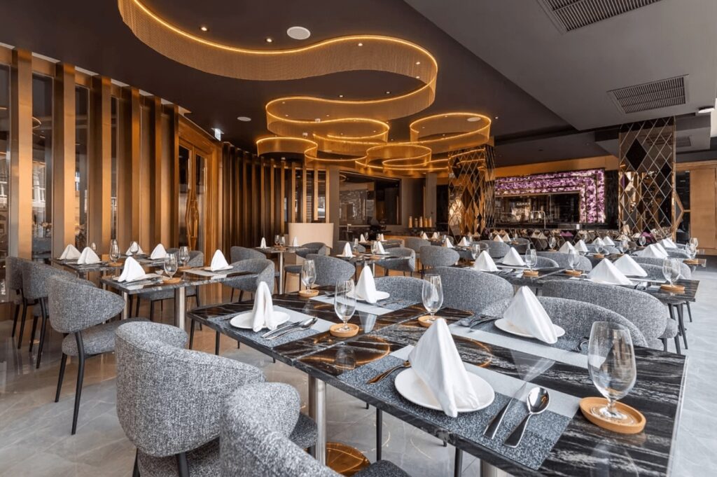 A contemporary dining space at the Amethyst Hotel Pattaya, an eco-friendly Thai hotel 