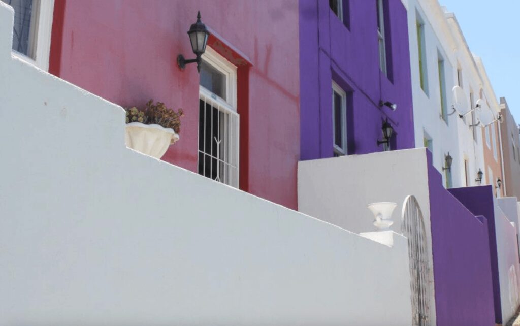 Surfing in South Africa: Colourful houses in the Cape Town district of Bo-Kaap