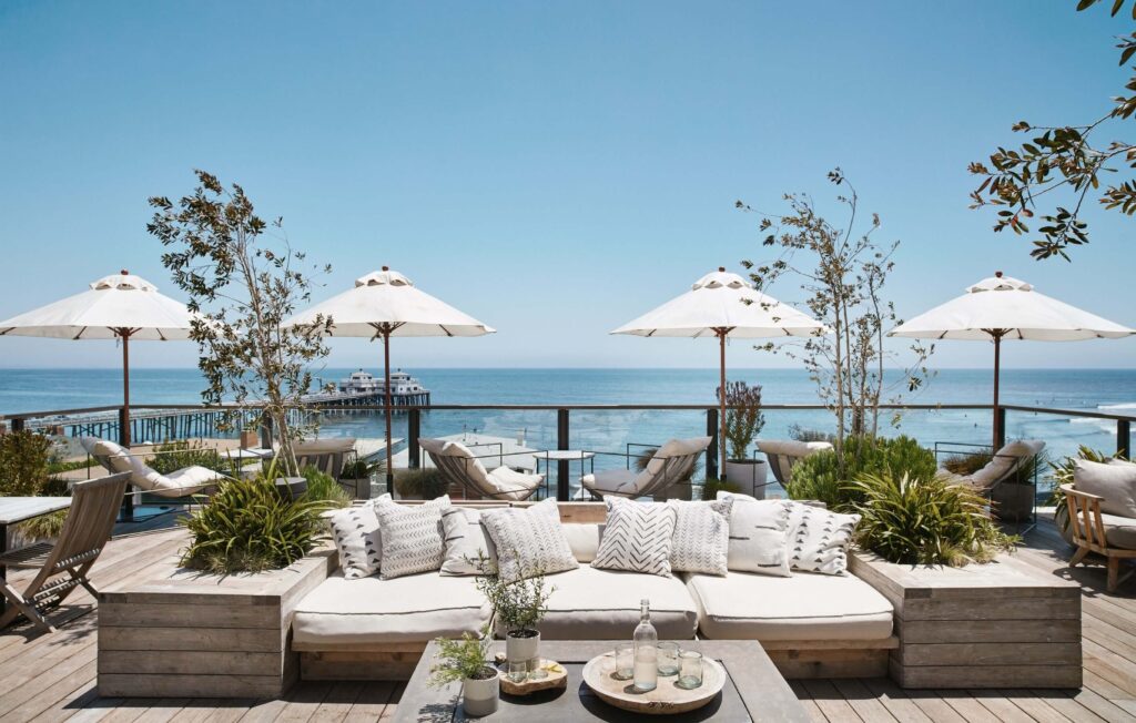 A spectacular oceanfront lounge at the Surfrider Malibu in California